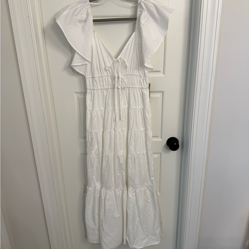 Elegant White Maxi Dress with Pockets